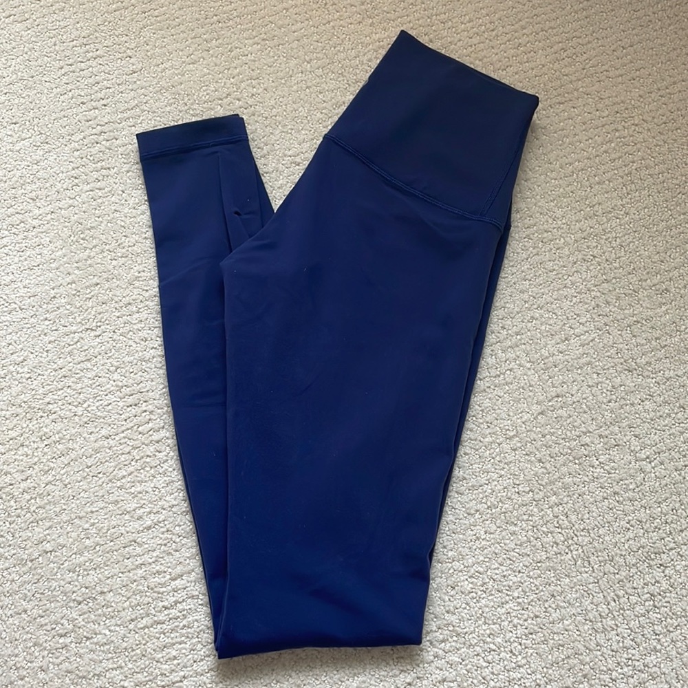 Lululemon Wunder Under size 6 navy blue leggings